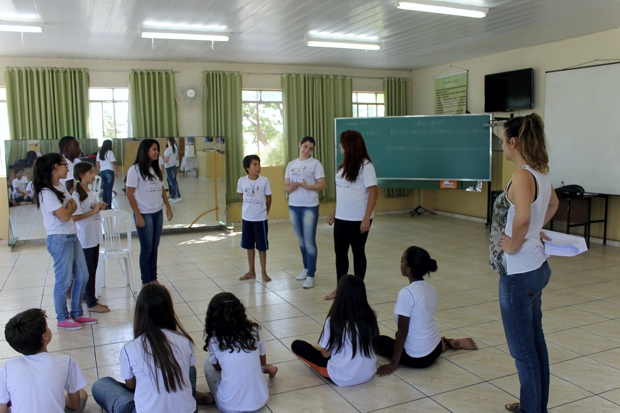 Coletividade e criatividade marcam apresentação de jovens do “Fazendo Arte” em festival de Música e Dança Fazendo arte